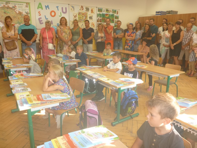 Slavnostní přivítaní žáků první třídy - fotografie 3