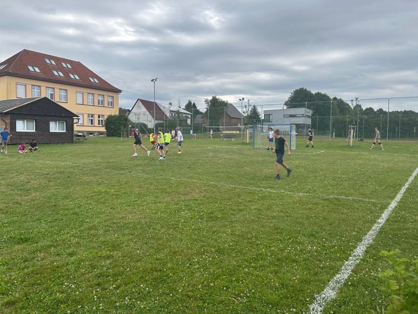 Sportovní den - 2. stupeň - fotografie 5