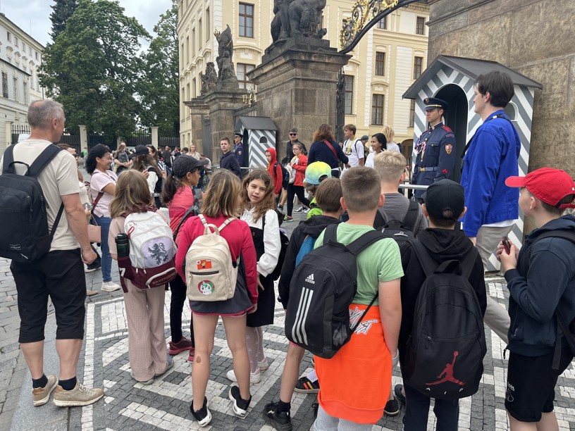 Školní výlet 4. a 5. třídy do Prahy - fotografie 8