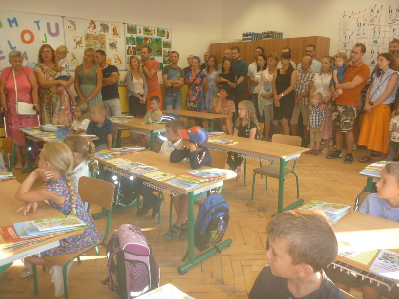 Slavnostní přivítaní žáků první třídy - fotografie 7