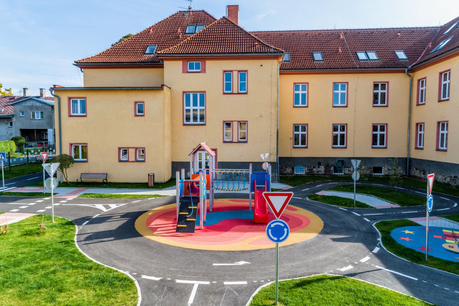 Naše dětské dopravní hřiště soutěží o Stavbu roku Libereckého kraje 2022 - fotografie 5