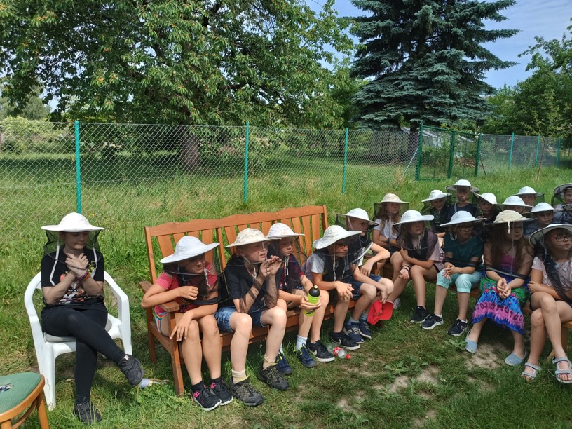 Návštěva 4. třídy u včel - fotografie 2