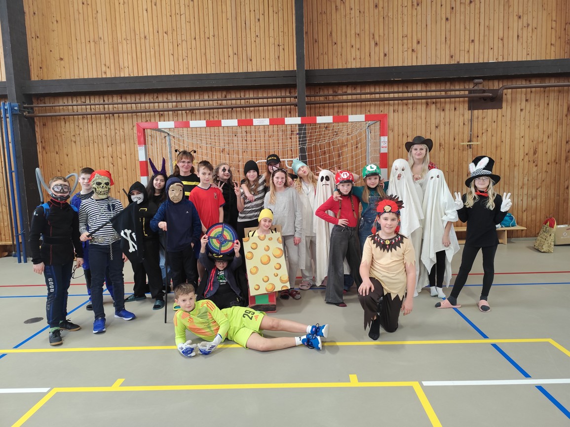 Školní karneval - fotografie 11
