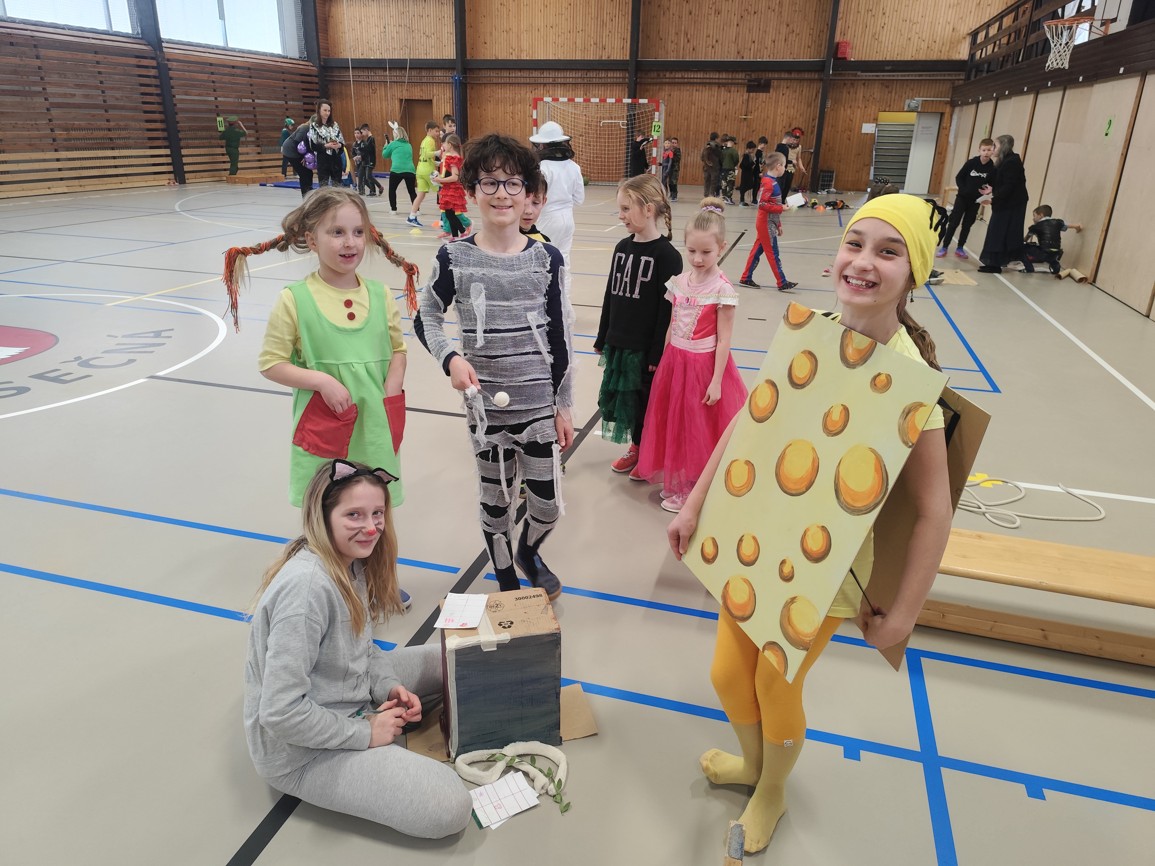 Školní karneval - fotografie 8