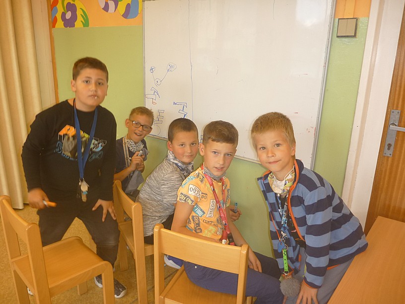 Co se děje u prvňáčků v družině - fotografie 6