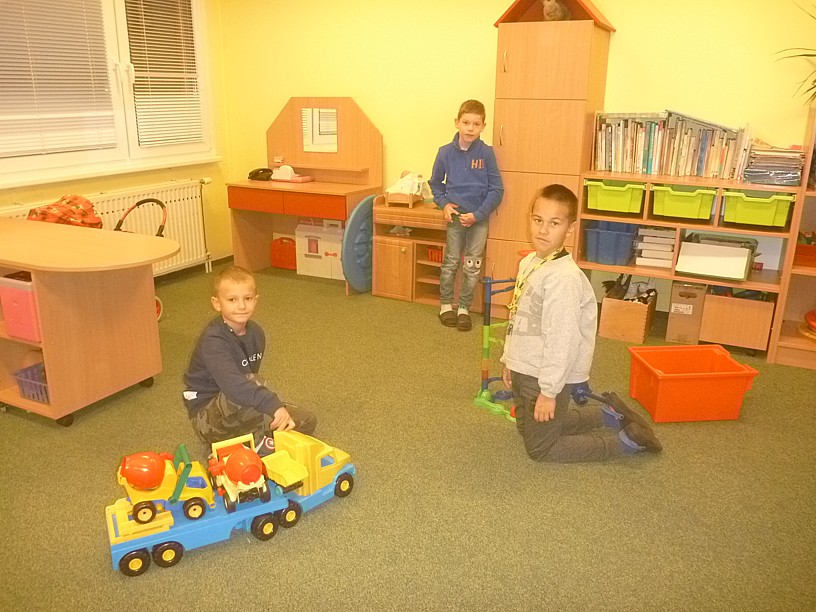 Co se děje u prvňáčků v družině - fotografie 2