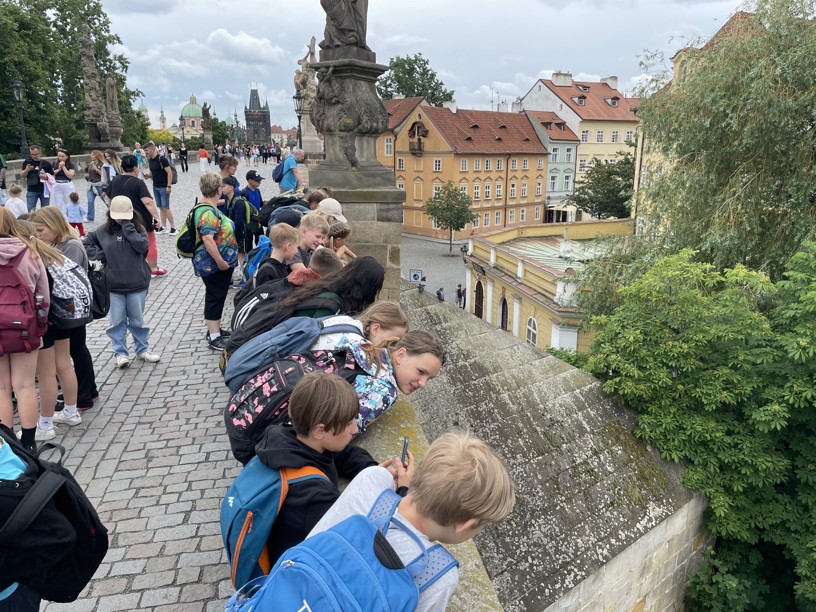 Školní výlet 4. a 5. třídy do Prahy - fotografie 12