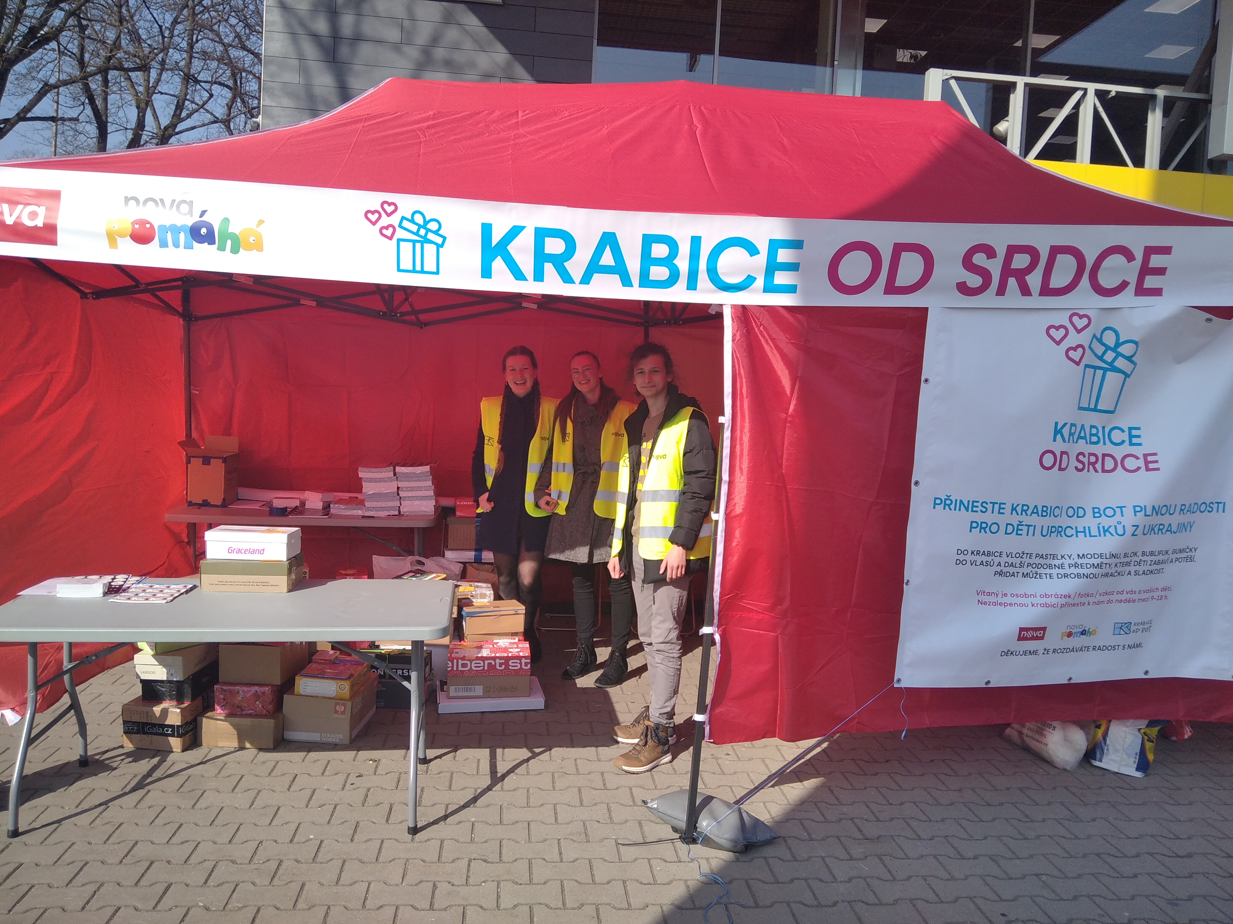 Krabice od srdce - sbírka pro děti z Ukrajiny - fotografie 4