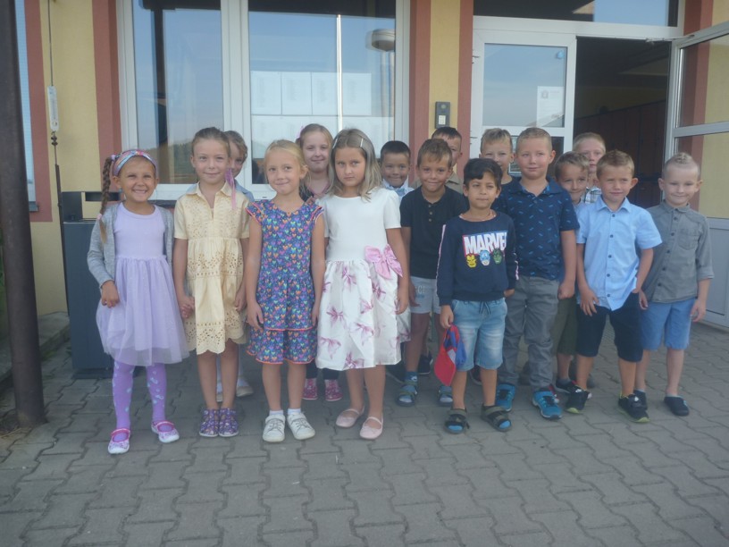 Slavnostní přivítaní žáků první třídy - fotografie 12