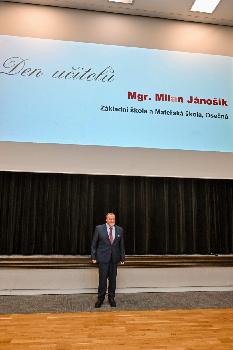 Ocenění Mgr. Milana Jánošíka ke Dni učitelů - fotografie 6