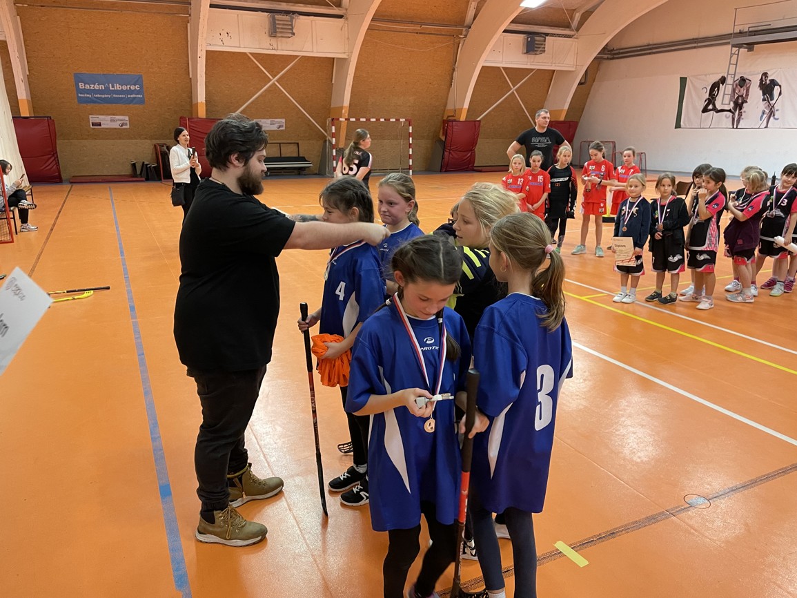 Krajské kolo ČEPS CUPU ve florbale - dívky - fotografie 4
