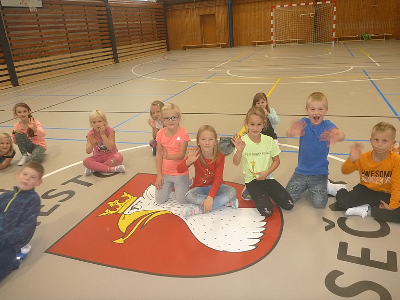 Co se děje u prvňáčků v družině - fotografie 8