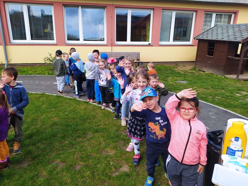 Pálení čarodějnic ve školce - fotografie 19