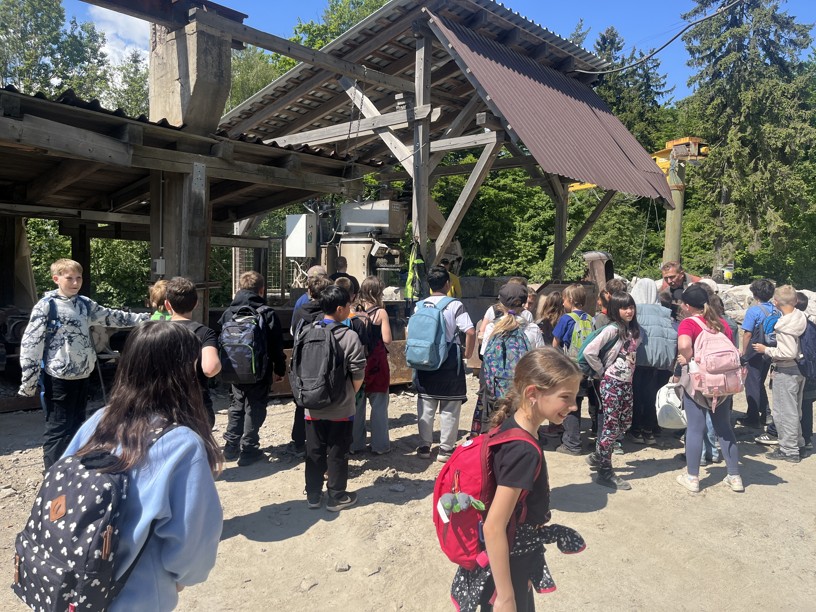 Žáci 4. a 5. třídy prozkoumali tajemství žulového lomu Ligranit v libereckých Ruprechticích - fotografie 13